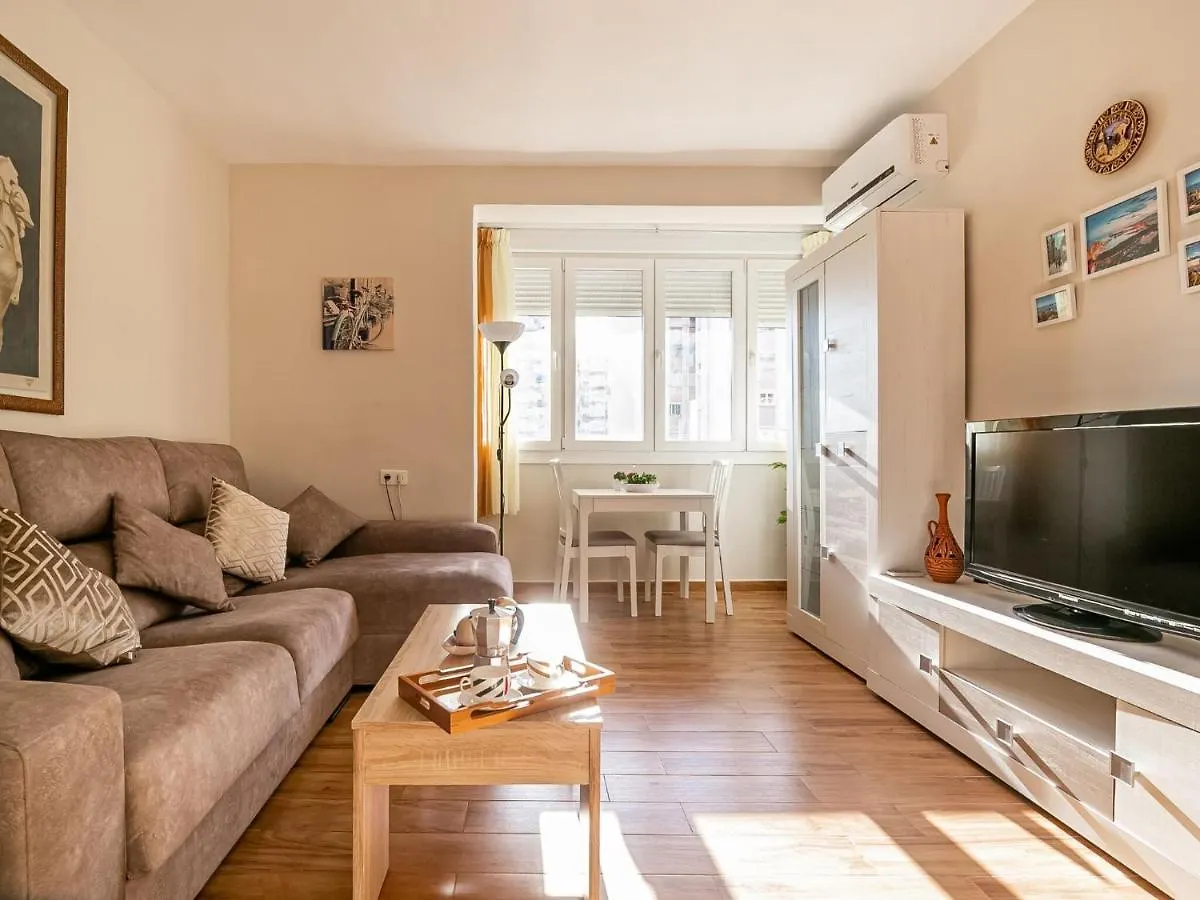 Comfortable Holiday Home In Malaga Near Seabeach Apartmán