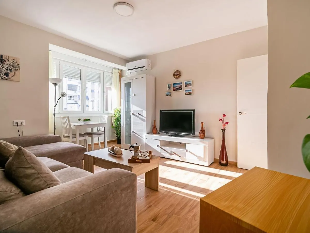 Comfortable Holiday Home In Malaga Near Seabeach Apartmán
